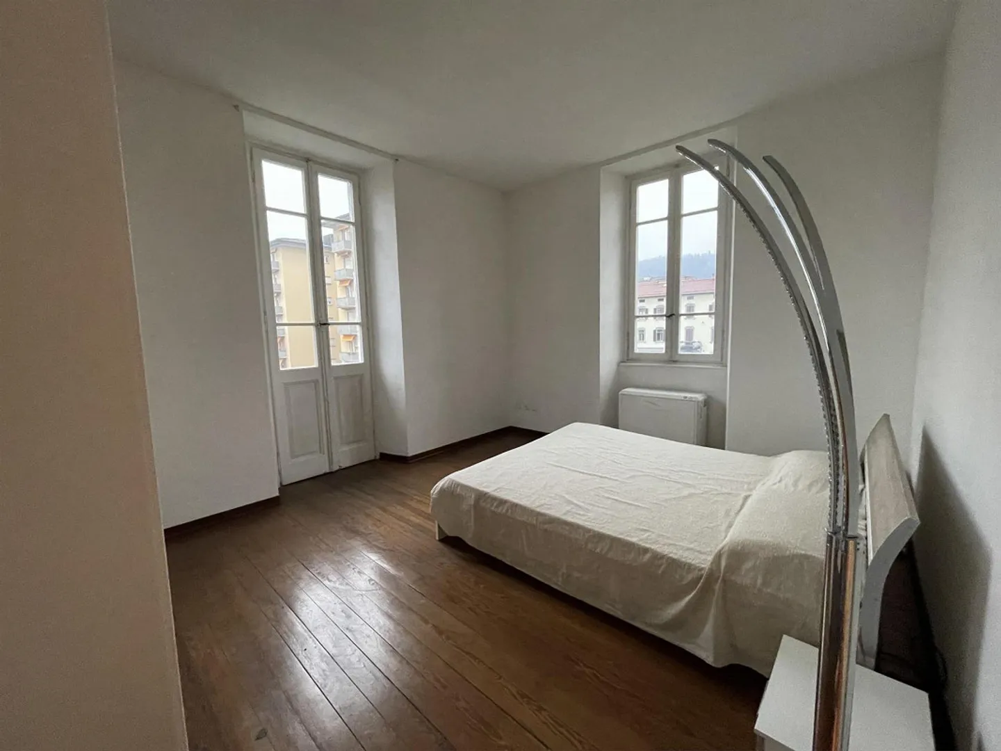 3.5 ZIMMER RENOVIERT IN EINEM HISTORISCHEN HAUS MIT DACHBODEN IN CHIASSO - Foto 3 von 5