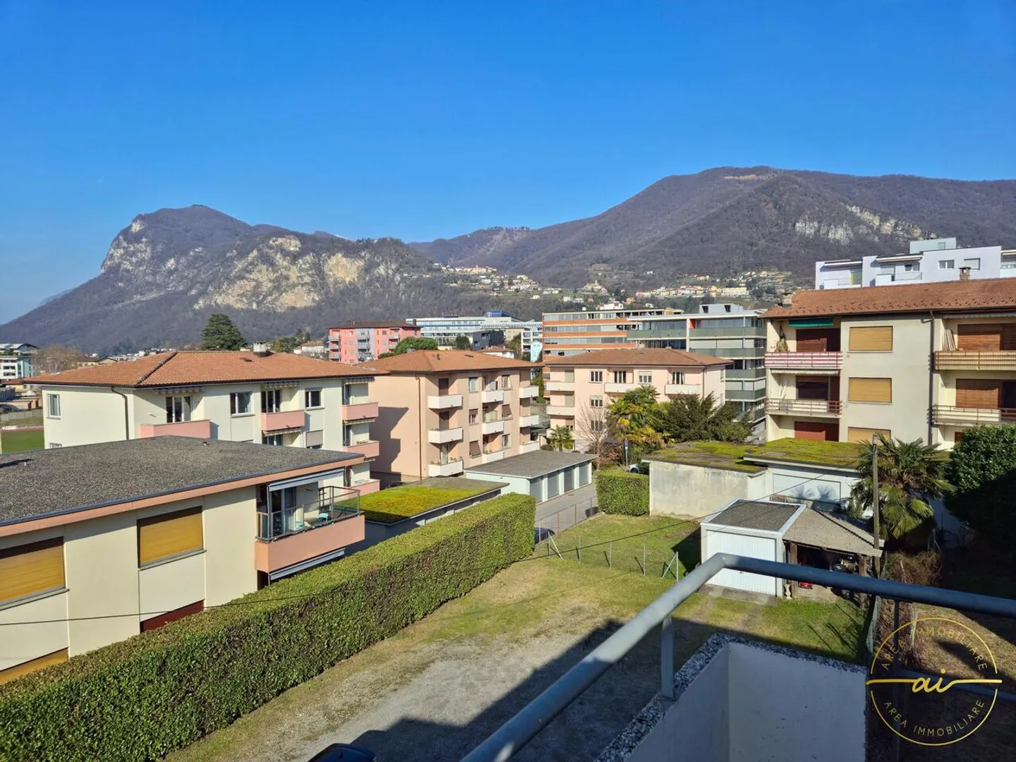 4-ROOM APARTMENT WITH LARGE COVERED TERRACE IN MENDRISIO - Photo 8 of 13