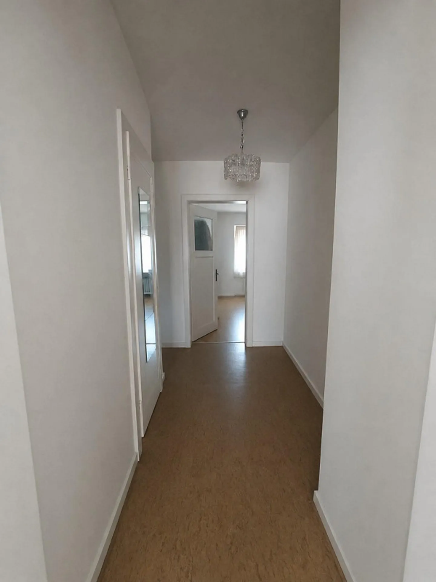 Charmante appartement 2 pièces avec deux balcons à Bâle - Photo 2 sur 9