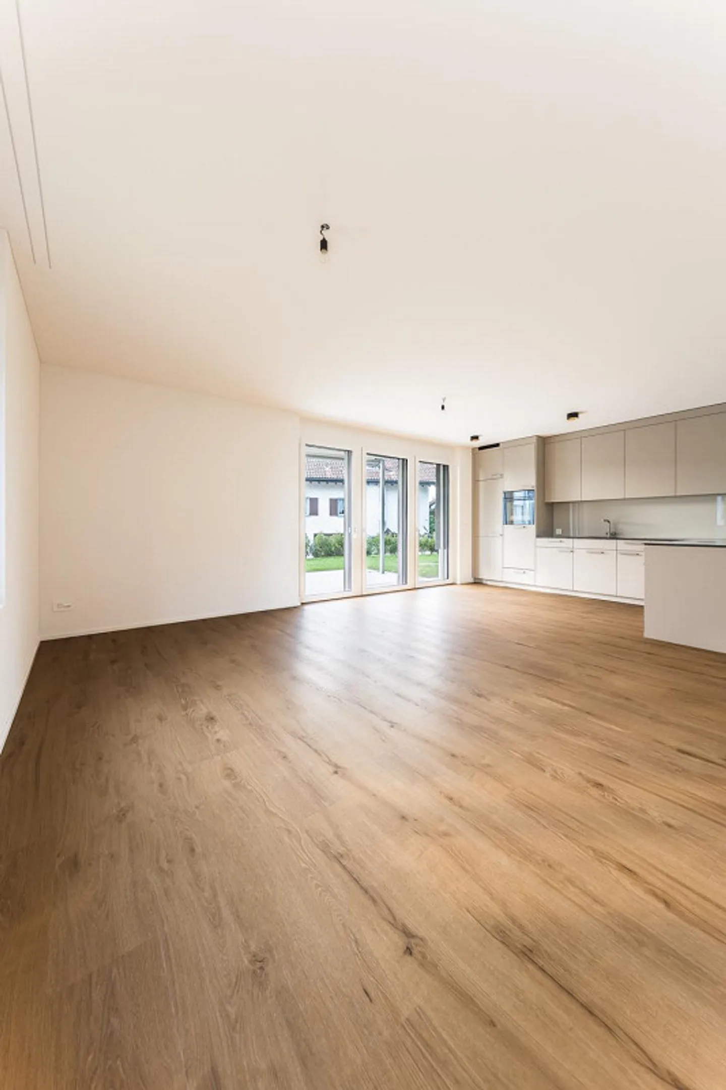 Appartamento giardino 4.5 stanze - 126 m² di superficie abitabile e area verde privata - Foto 3 di 13