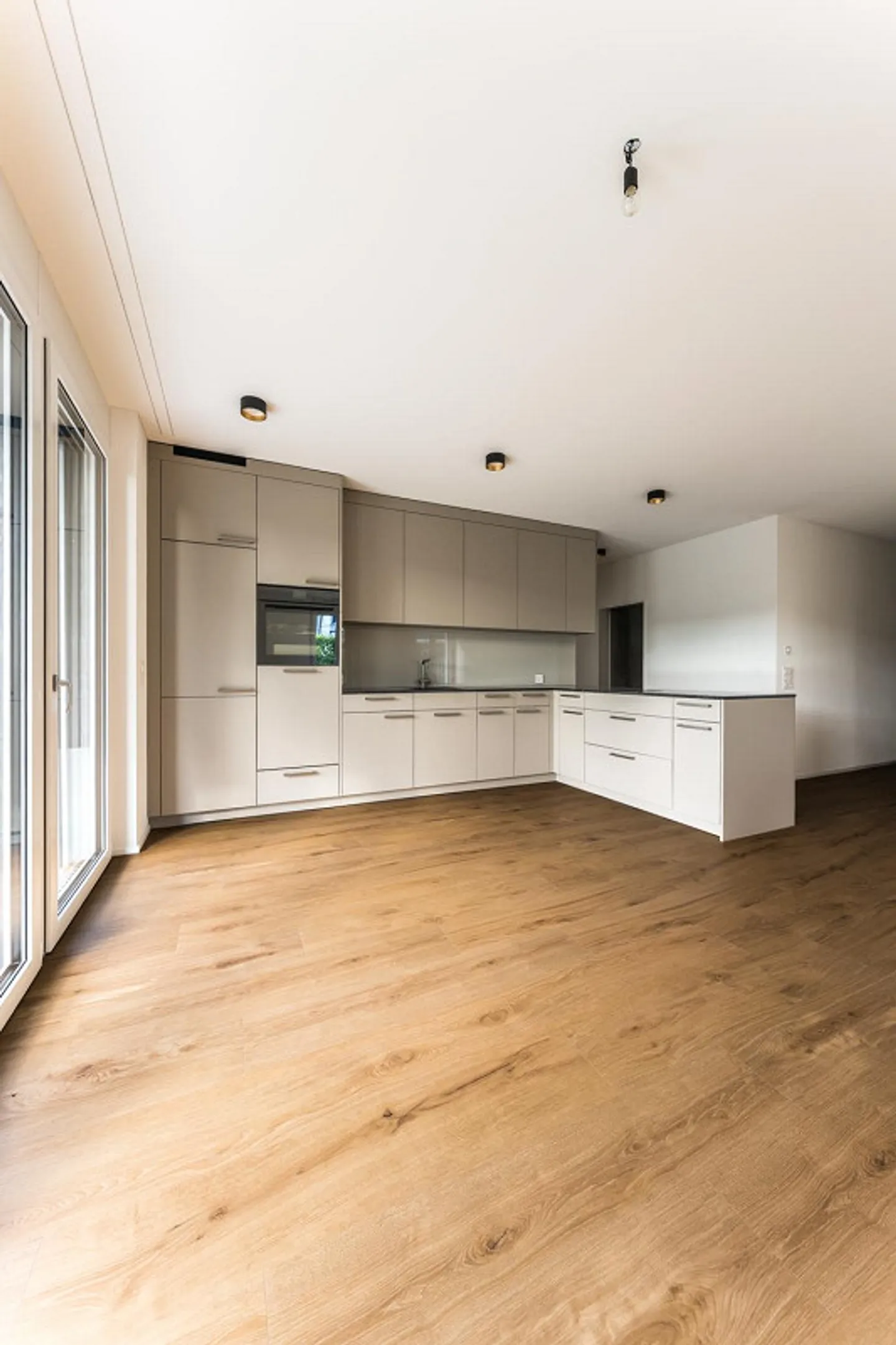 Appartamento giardino 4.5 stanze - 126 m² di superficie abitabile e area verde privata - Foto 5 di 13
