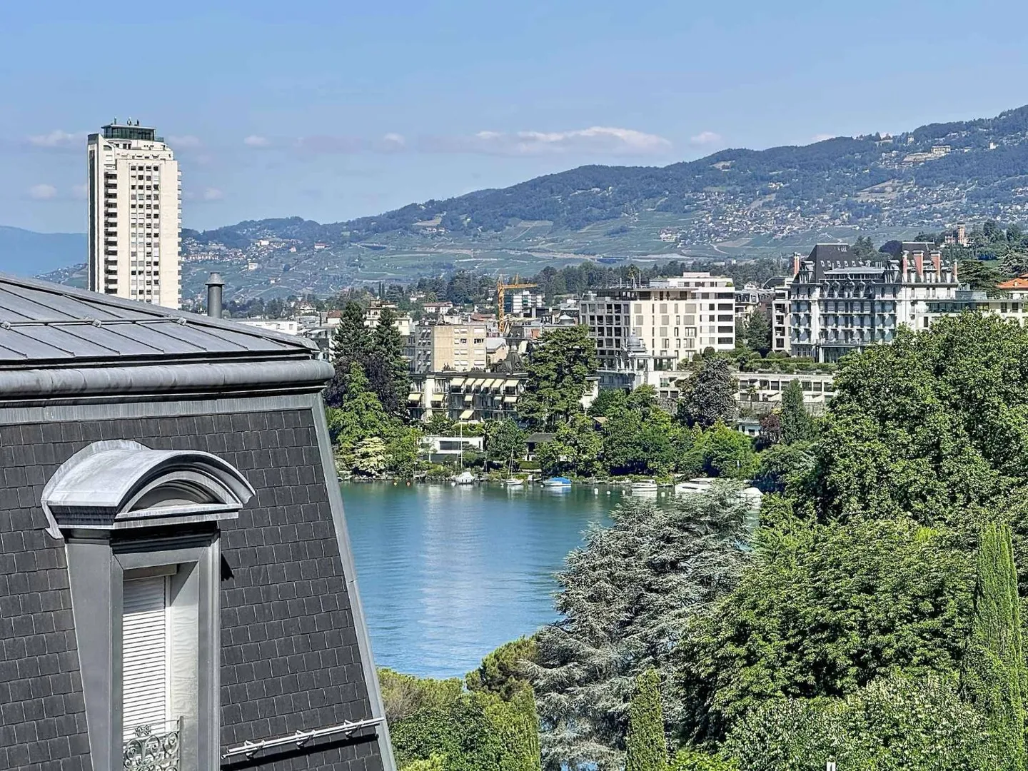 At the top floor - Large 3.5 rooms on 1 level of 79 m2 + balcony - Photo 3 of 13