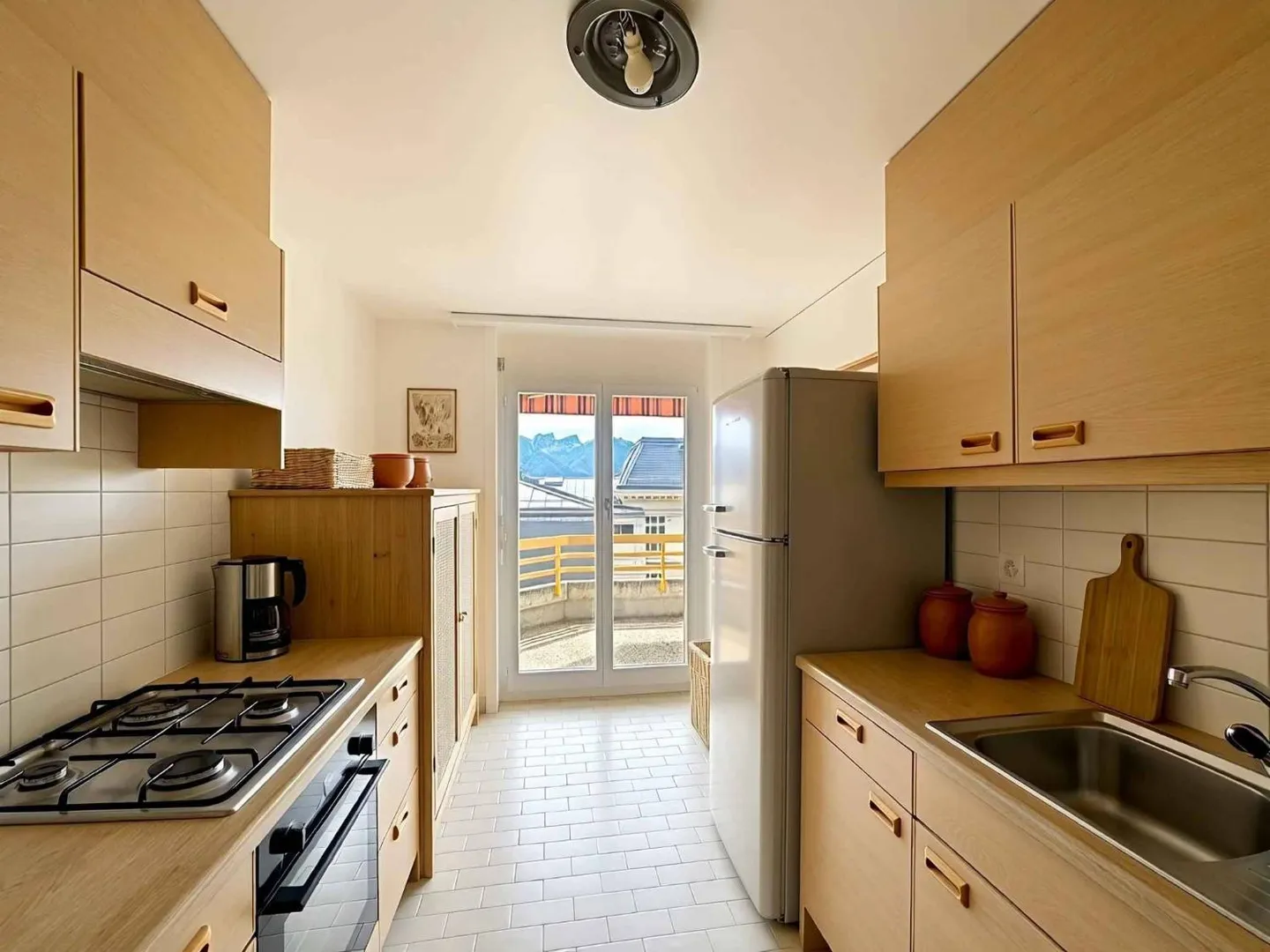 At the top floor - Large 3.5 rooms on 1 level of 79 m2 + balcony - Photo 6 of 13