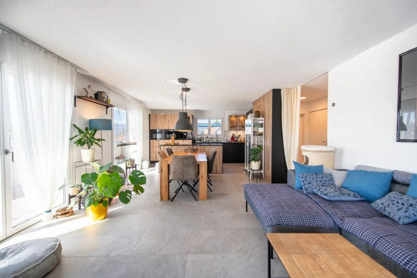 Luce, Spazio, Vista - Moderno appartamento attico di 4,5 locali con vista sul Giura - Foto 1 di 20