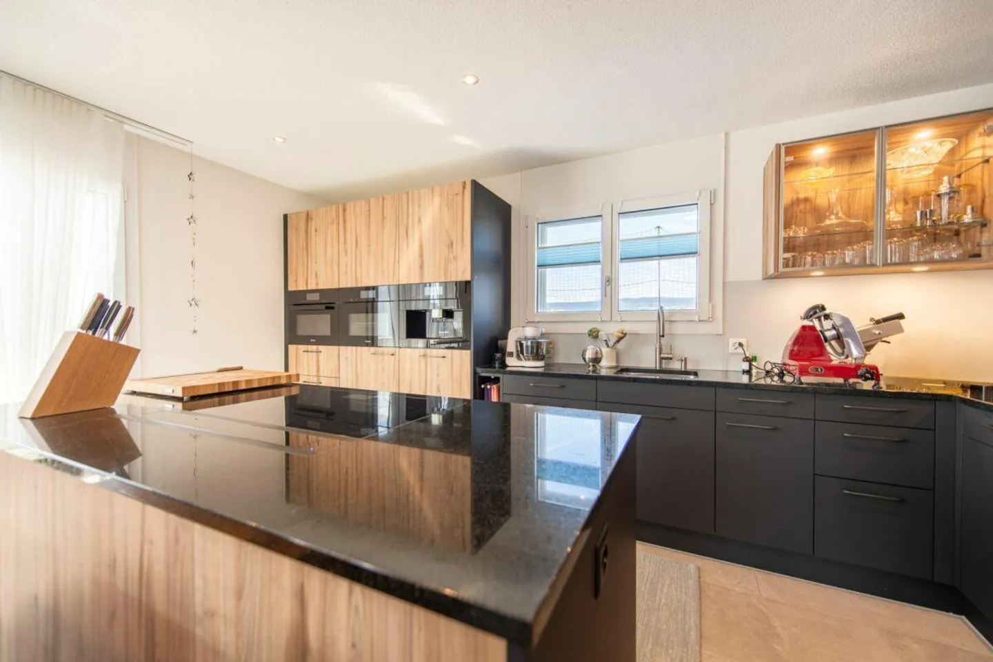 Luce, Spazio, Vista - Moderno appartamento attico di 4,5 locali con vista sul Giura - Foto 4 di 20