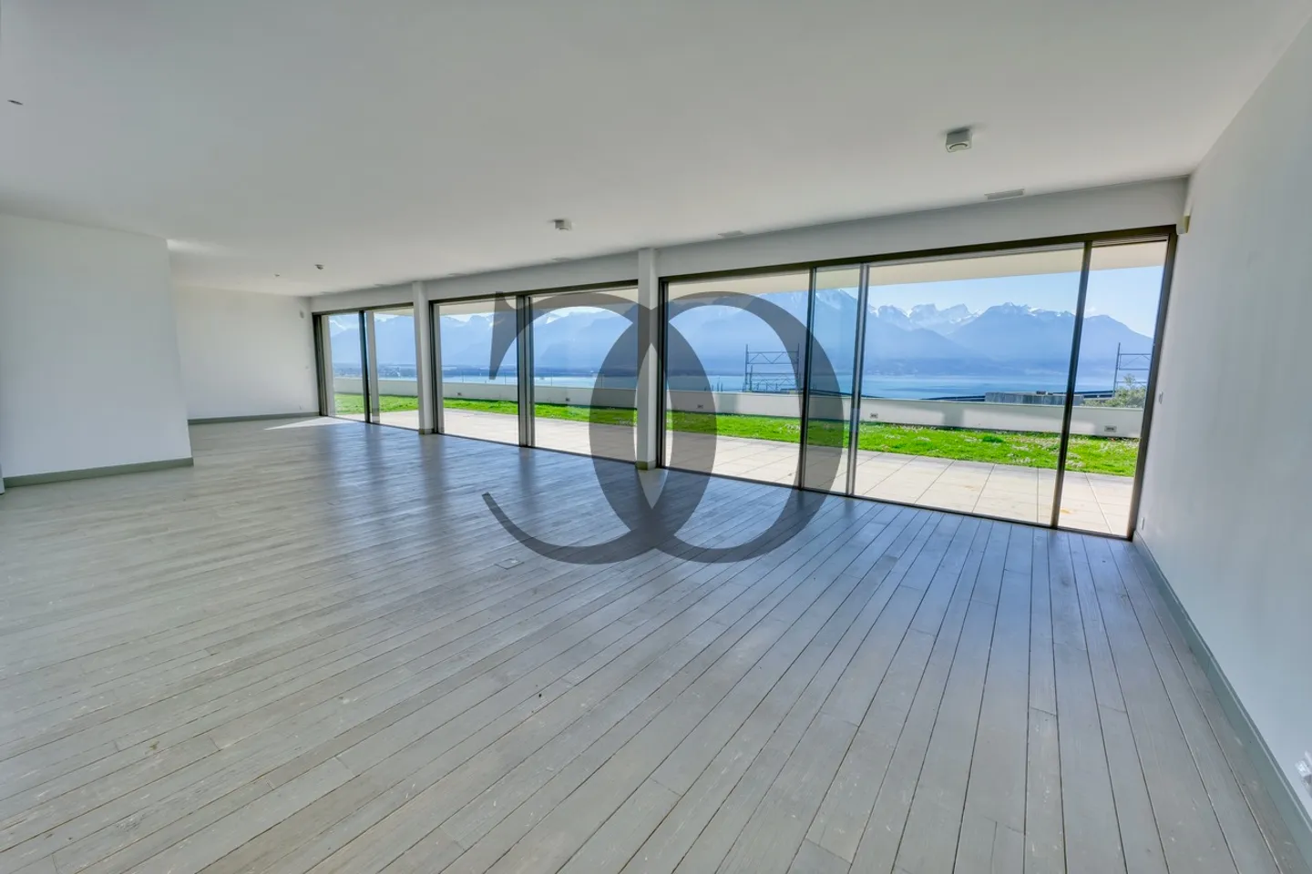 Duplex - Photo 3 of 11