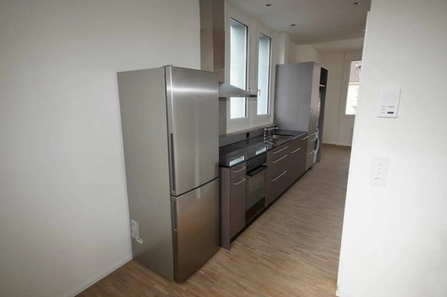 Charming Loft Apartment in Central Location of Biel - Photo 4 of 20