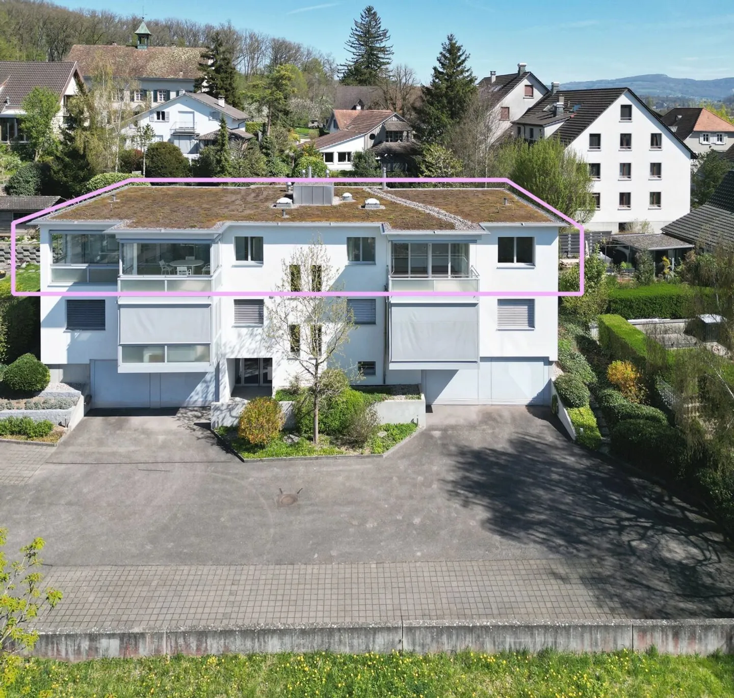 Exclusive 5.5-room penthouse with panoramic views in Biel-Benken - Photo 1 of 13