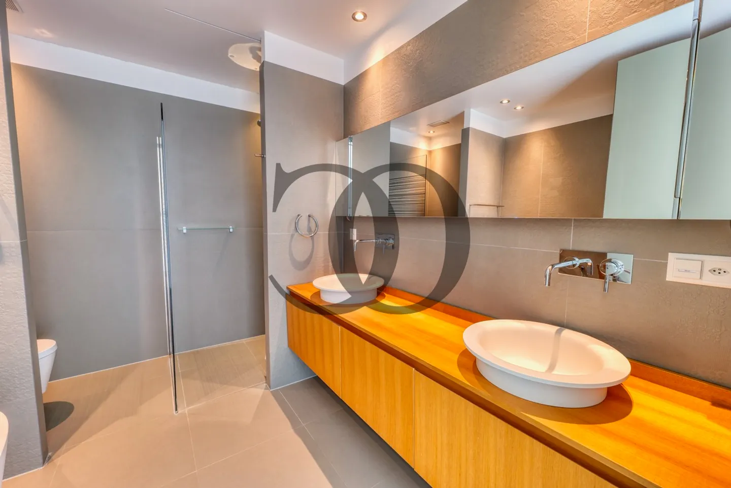 Duplex - Photo 8 of 11