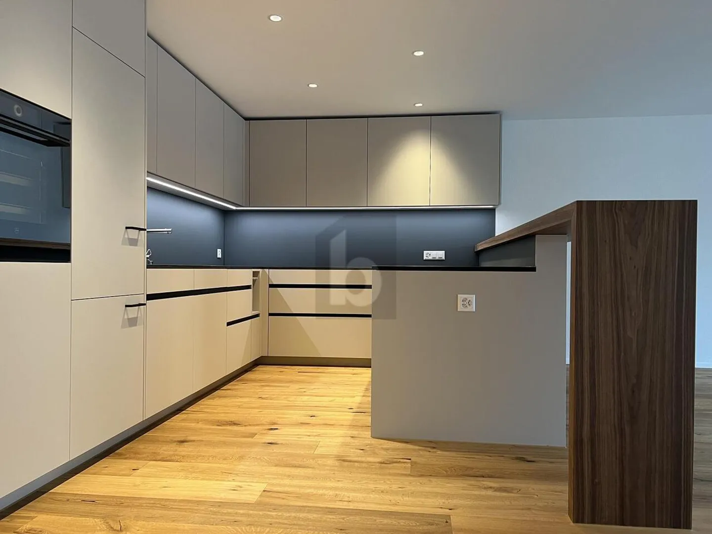 EXCLUSIVE IN A DREAM LOCATION - Photo 2 of 5