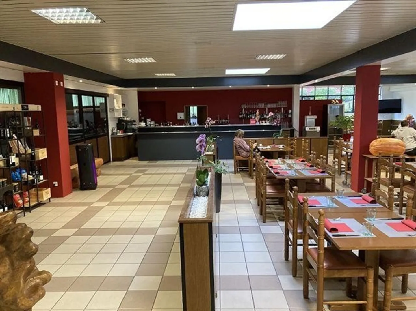 «Restaurant mit Mehrfamilienhaus und Bauland R3 / ristorante con casa plurifamilare e terreno R3» - Foto 3 di 20
