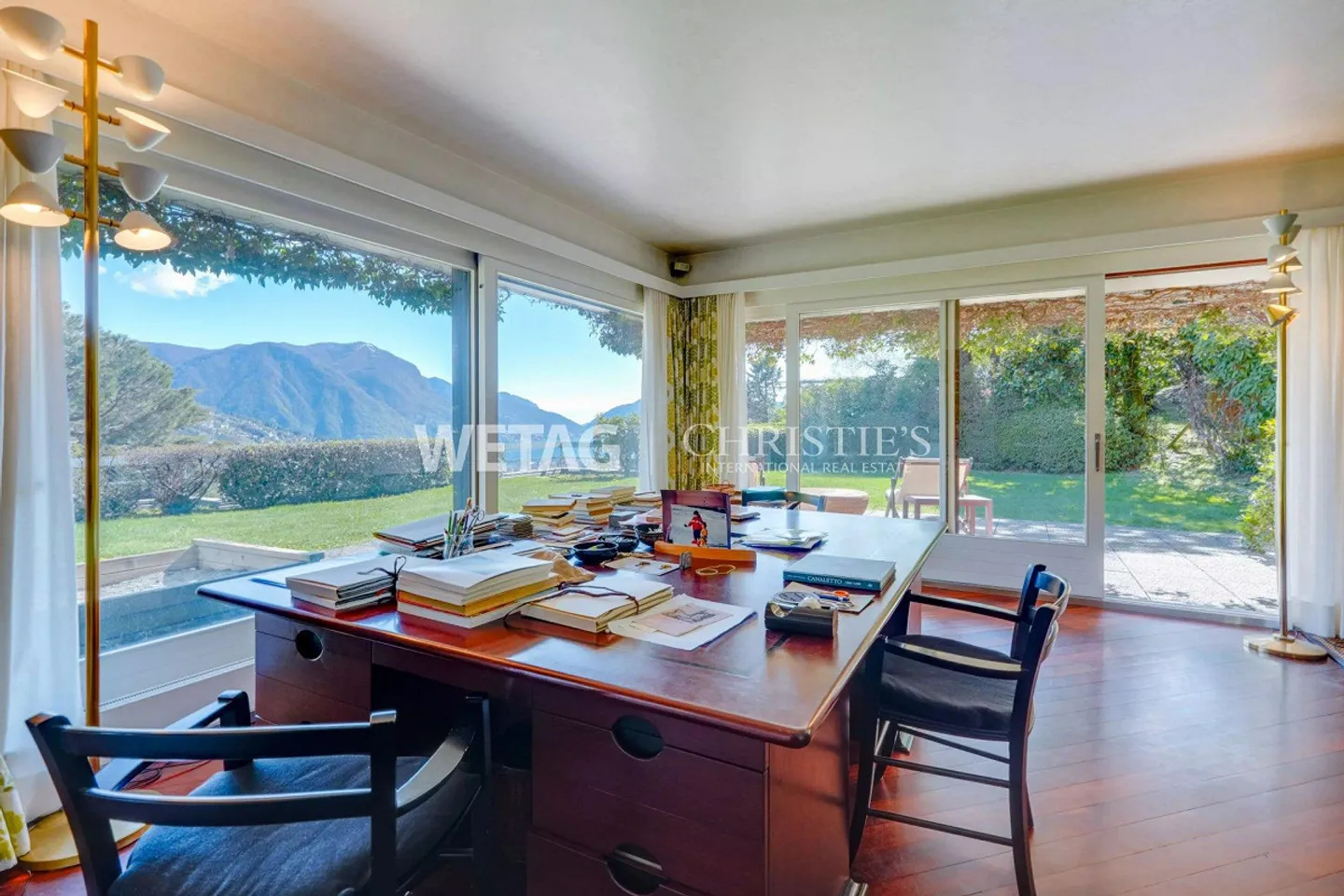 Elegant penthouse apartment in Lugano-Porza with private garden & balcony - Photo 4 of 13