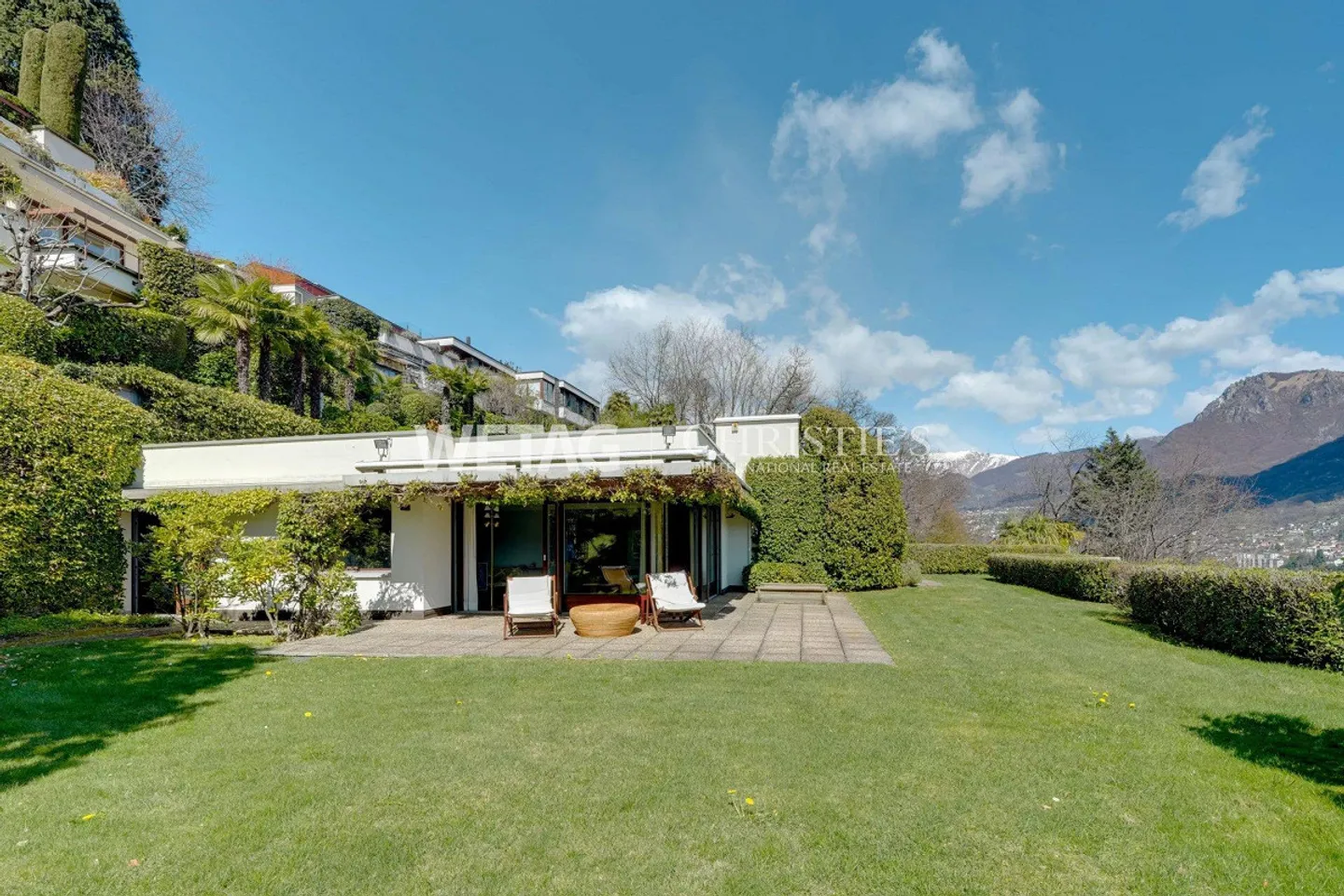 Elegant penthouse apartment in Lugano-Porza with private garden & balcony - Photo 6 of 13