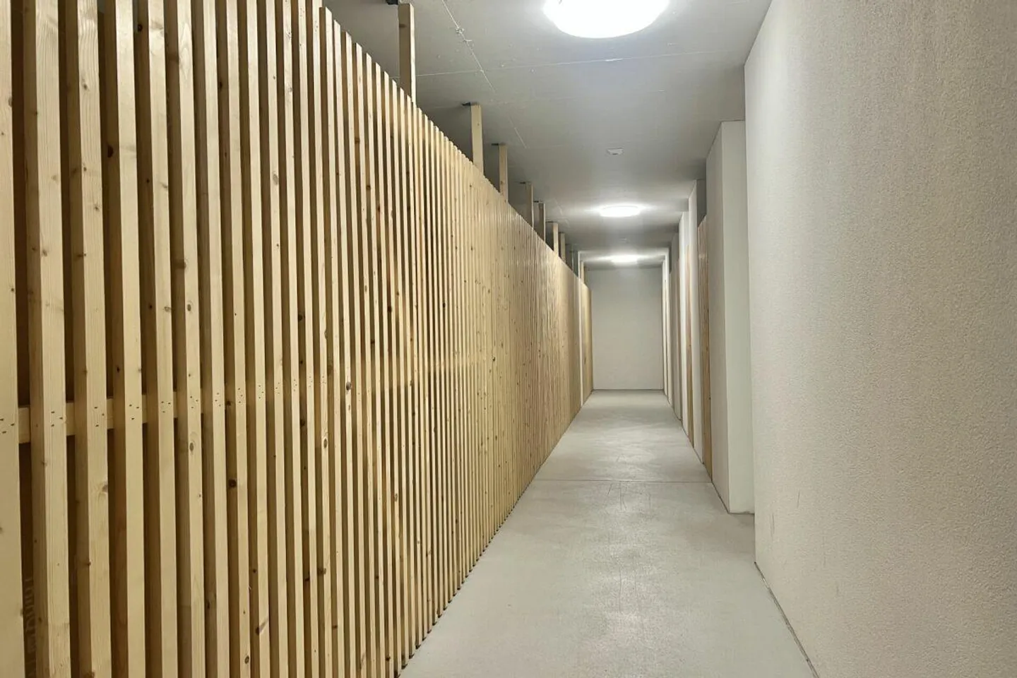 Appartamento soleggiato di 3,5 locali in un piccolo palazzo in posizione centrale - Foto 21 di 25