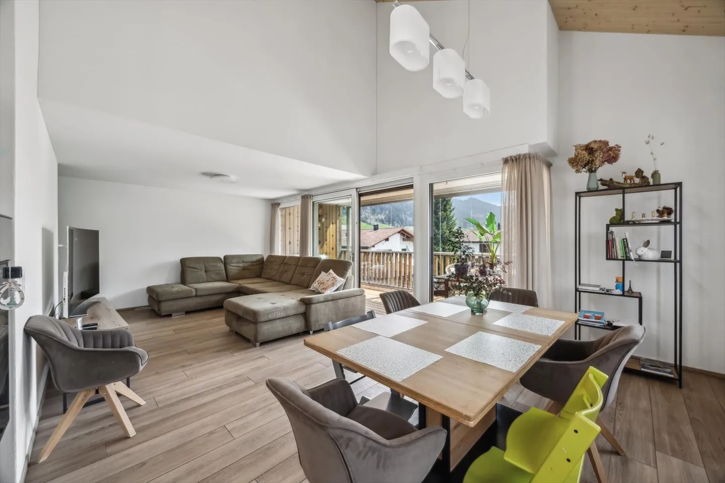 Neuwertige, grosszügige Ruheoase auf zwei Etagen - Foto 1 von 10