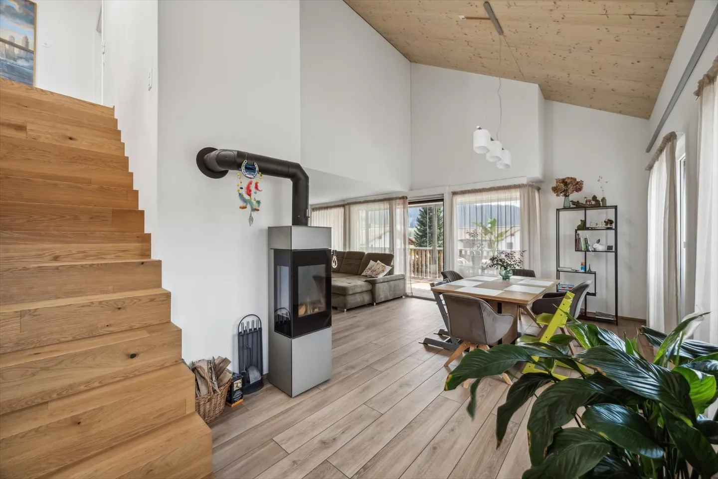 Neuwertige, grosszügige Ruheoase auf zwei Etagen - Foto 3 von 10