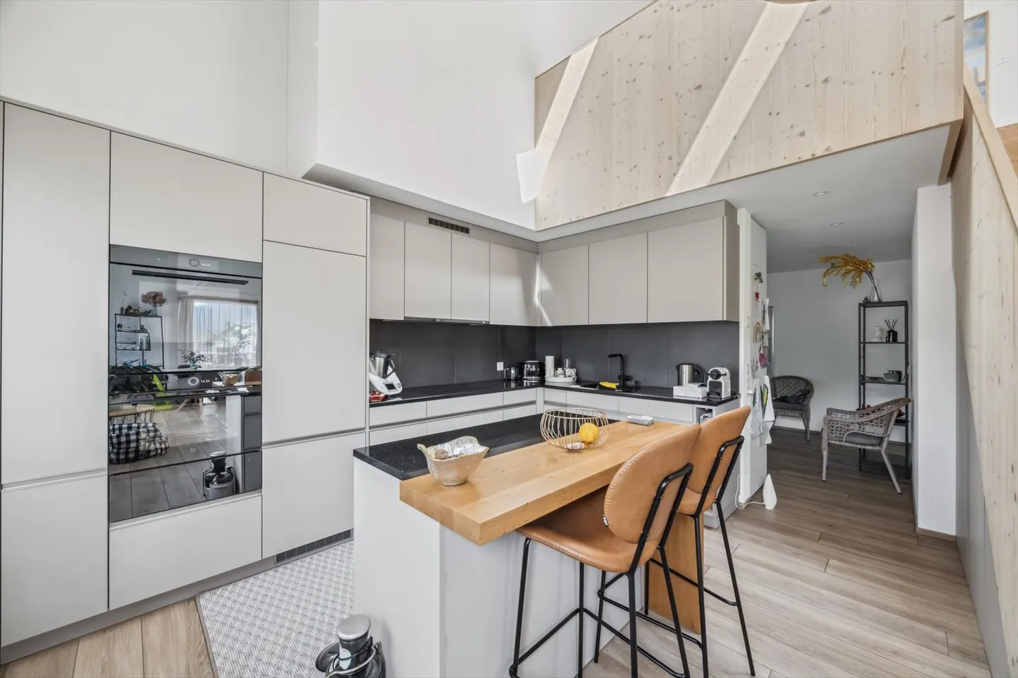 Neuwertige, grosszügige Ruheoase auf zwei Etagen - Foto 4 von 10