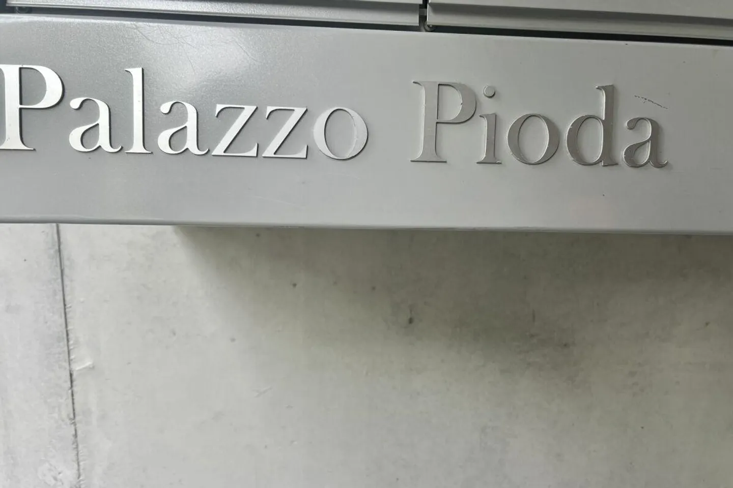 Appartamento soleggiato di 3,5 locali in un piccolo palazzo in posizione centrale - Foto 23 di 25
