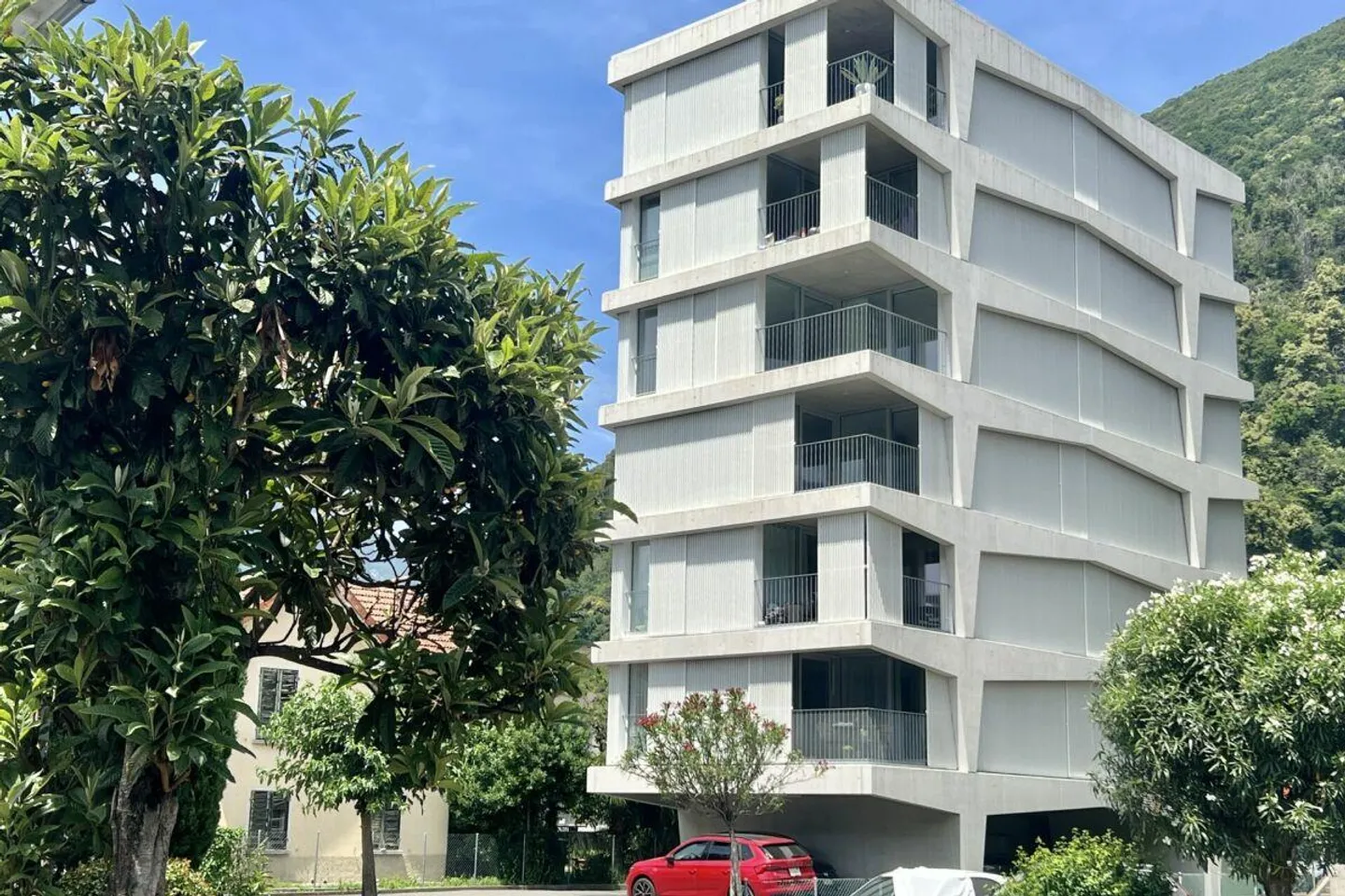 Appartamento soleggiato di 3,5 locali in un piccolo palazzo in posizione centrale - Foto 25 di 25