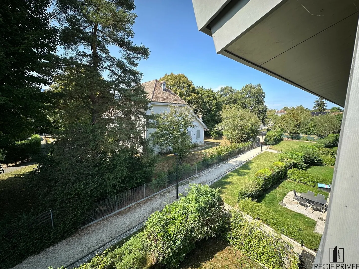 Appartement à vendre - Photo 2 sur 8