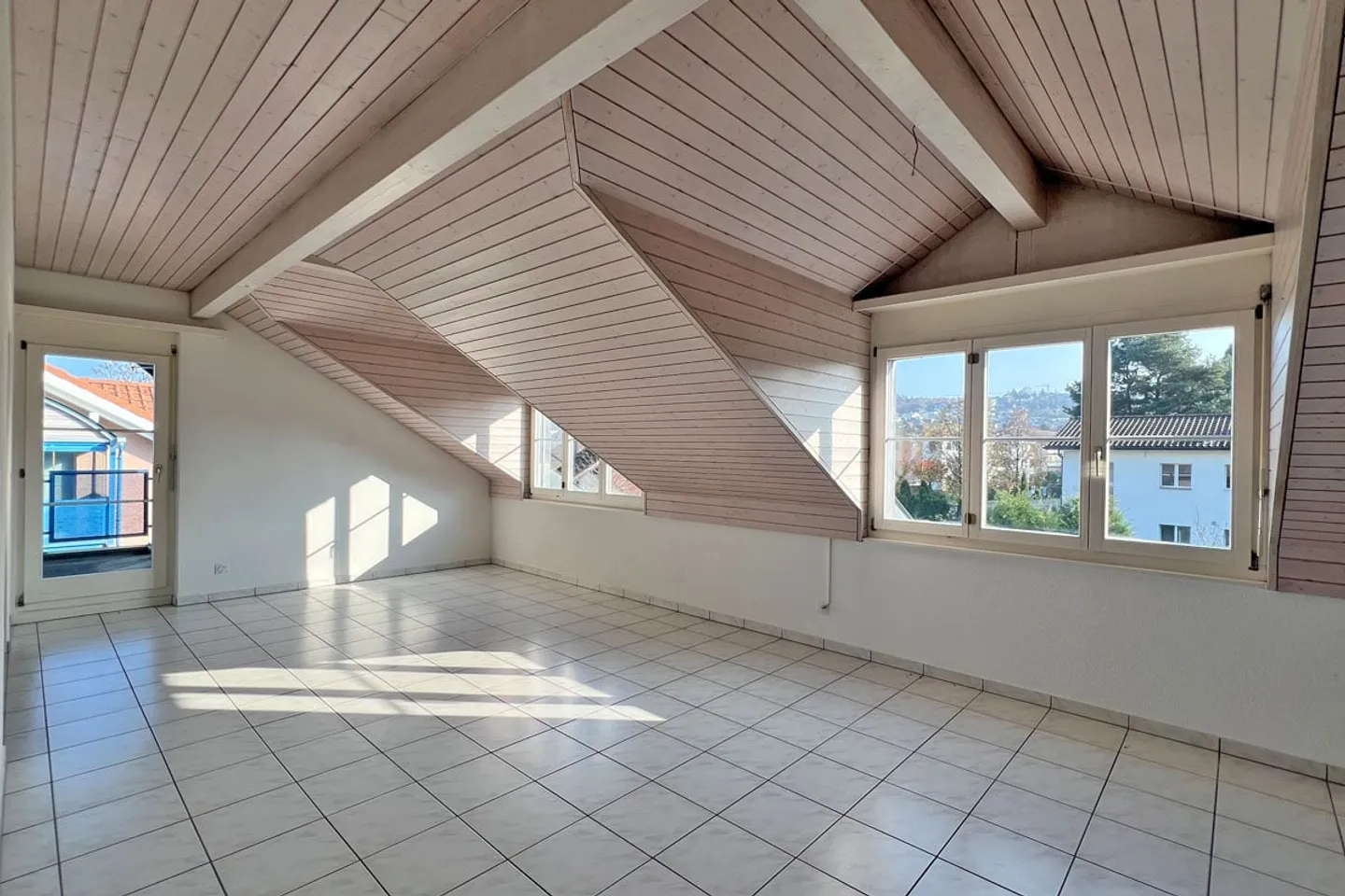 Charming Penthouse Apartment - quiet, central, bright and with a view - Photo 1 of 14