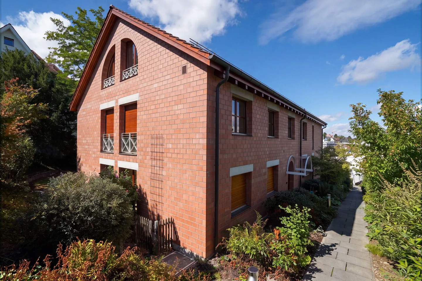 Maison individuelle rénovée et familiale avec jardin à Binningen - Photo 2 sur 18