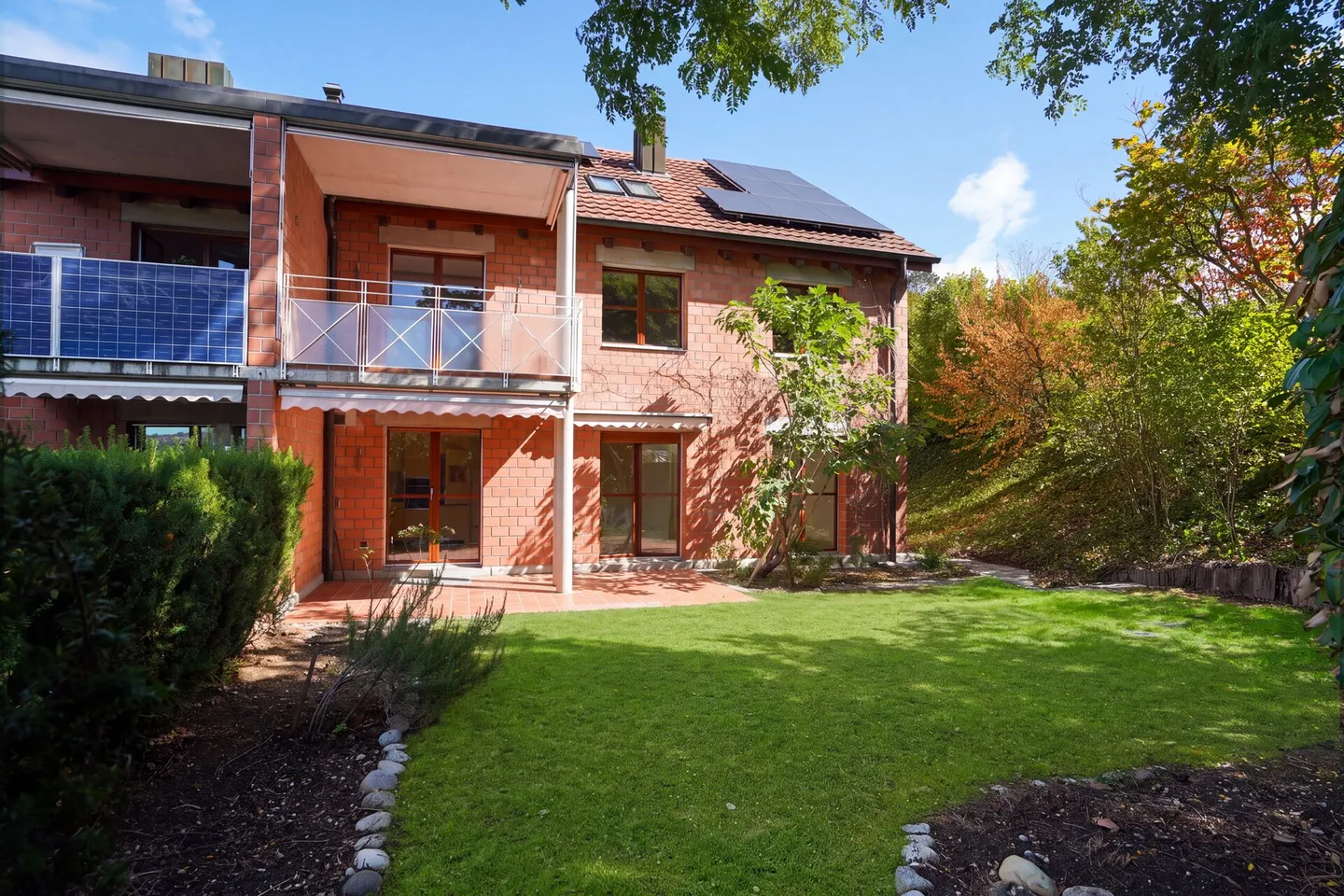 Maison individuelle rénovée et familiale avec jardin à Binningen - Photo 3 sur 18