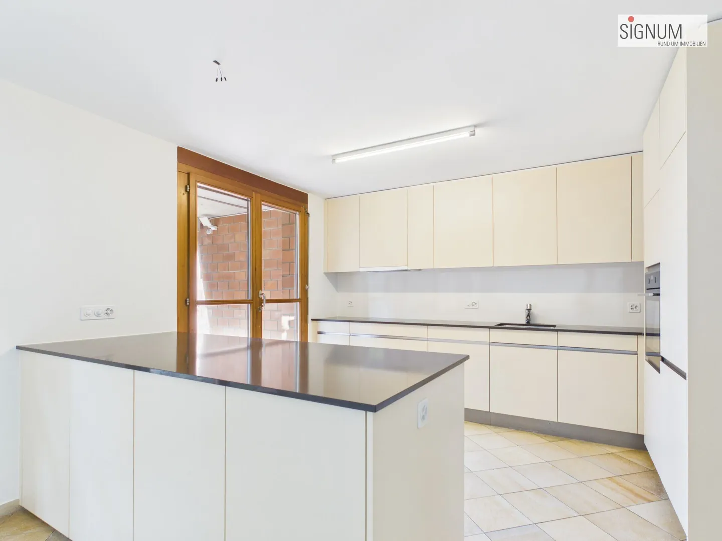 Maison individuelle rénovée et familiale avec jardin à Binningen - Photo 5 sur 18