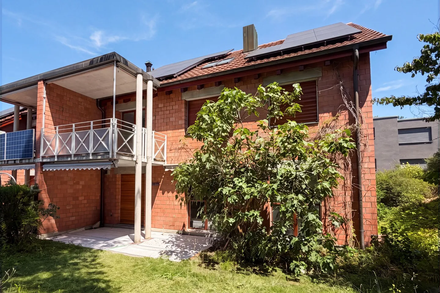 Maison individuelle rénovée et familiale avec jardin à Binningen - Photo 1 sur 18