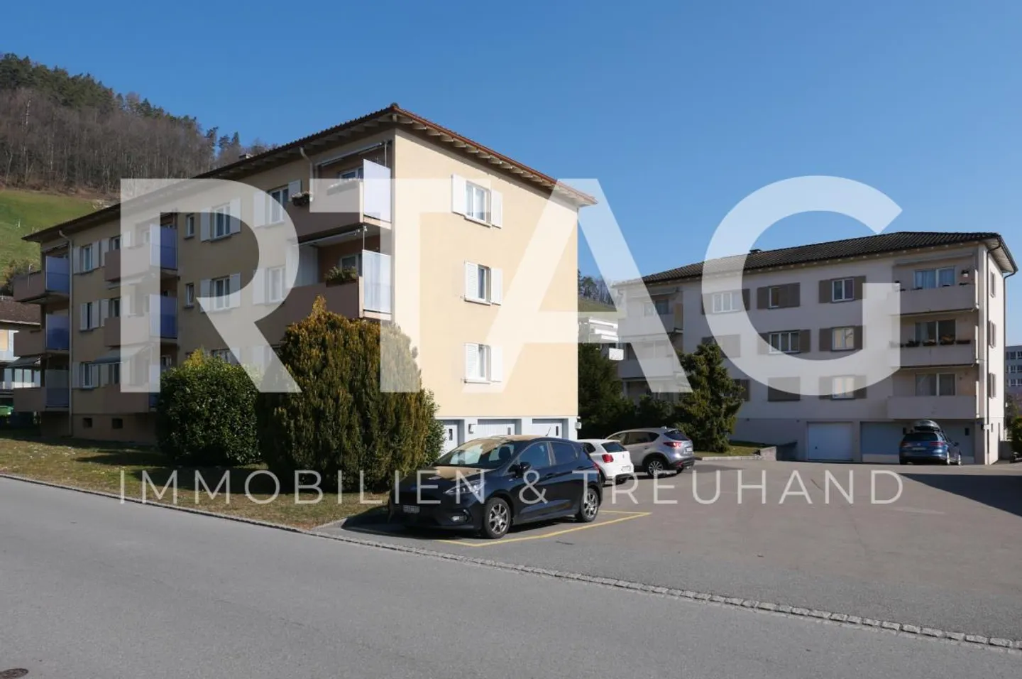 Espaces de stationnement extérieurs - Photo 1 sur 4