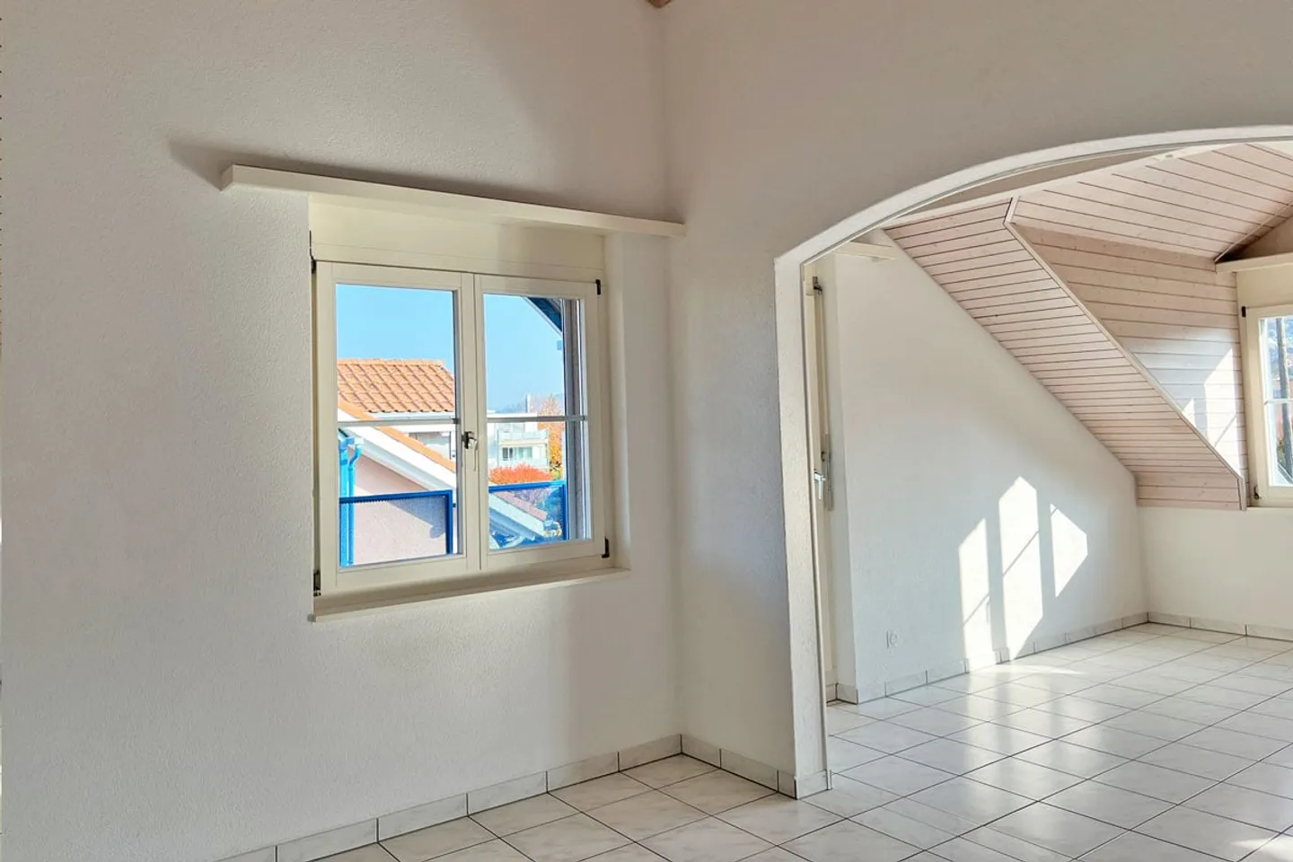 Charming Penthouse Apartment - quiet, central, bright and with a view - Photo 3 of 14