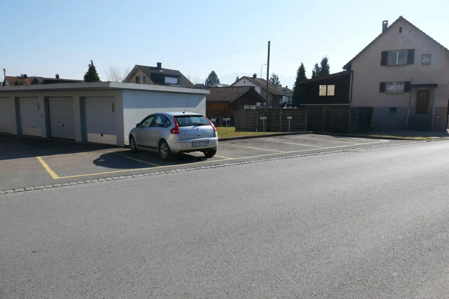 Espaces de stationnement extérieurs - Photo 3 sur 4