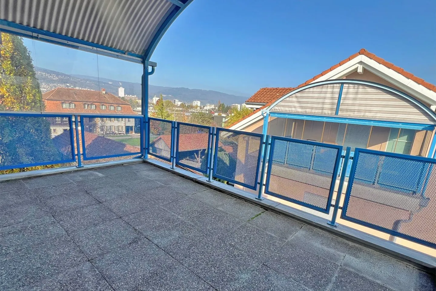 Charming Penthouse Apartment - quiet, central, bright and with a view - Photo 8 of 14