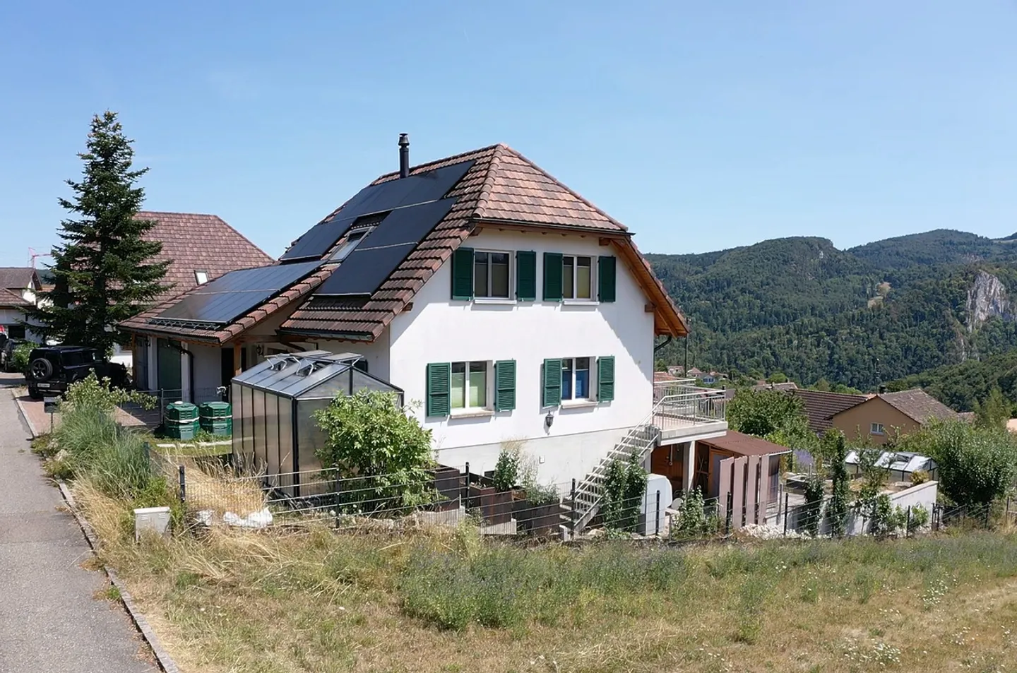 Casa unifamiliare di 7,5 stanze con vista mozzafiato e bel giardino - Foto 1 di 9