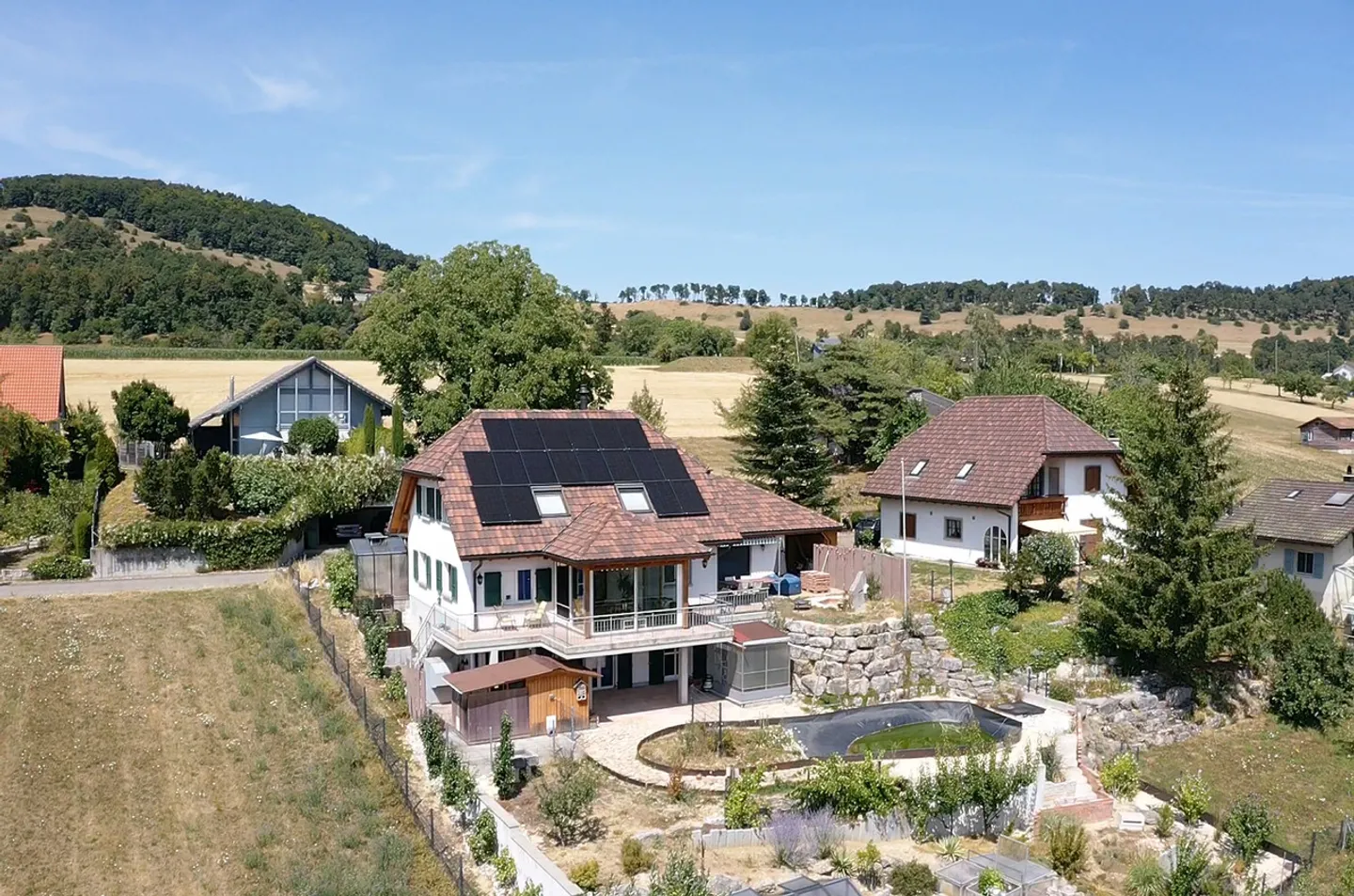 Casa unifamiliare di 7,5 stanze con vista mozzafiato e bel giardino - Foto 2 di 9