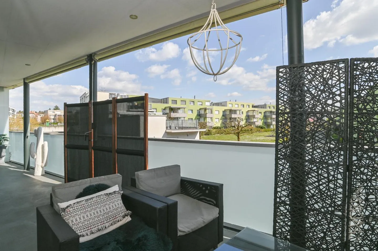 Condominio ben tenuto in posizione centrale con due balconi - Foto 4 di 10