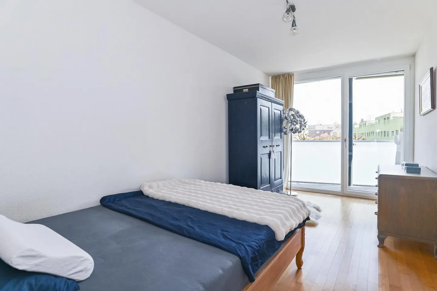 Condominio ben tenuto in posizione centrale con due balconi - Foto 8 di 10