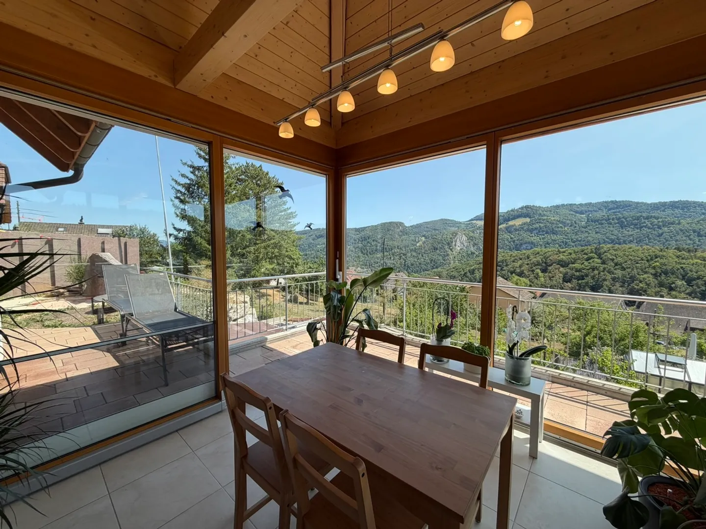 Casa unifamiliare di 7,5 stanze con vista mozzafiato e bel giardino - Foto 4 di 9