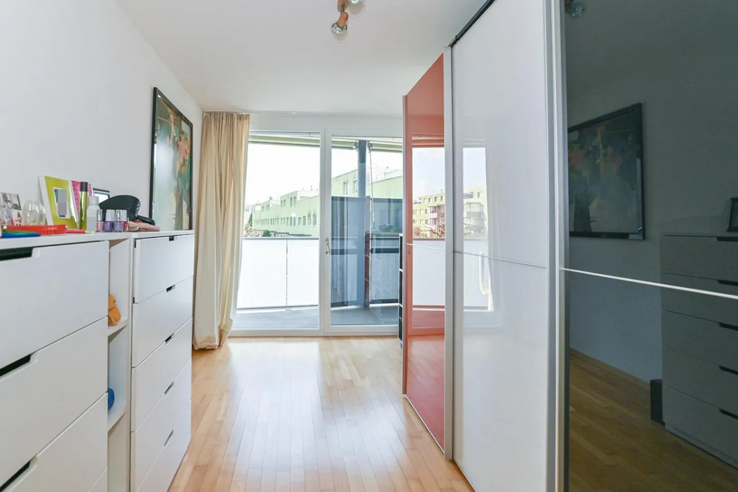 Condominio ben tenuto in posizione centrale con due balconi - Foto 9 di 10