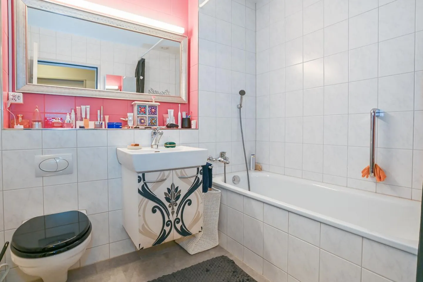 Condominio ben tenuto in posizione centrale con due balconi - Foto 10 di 10