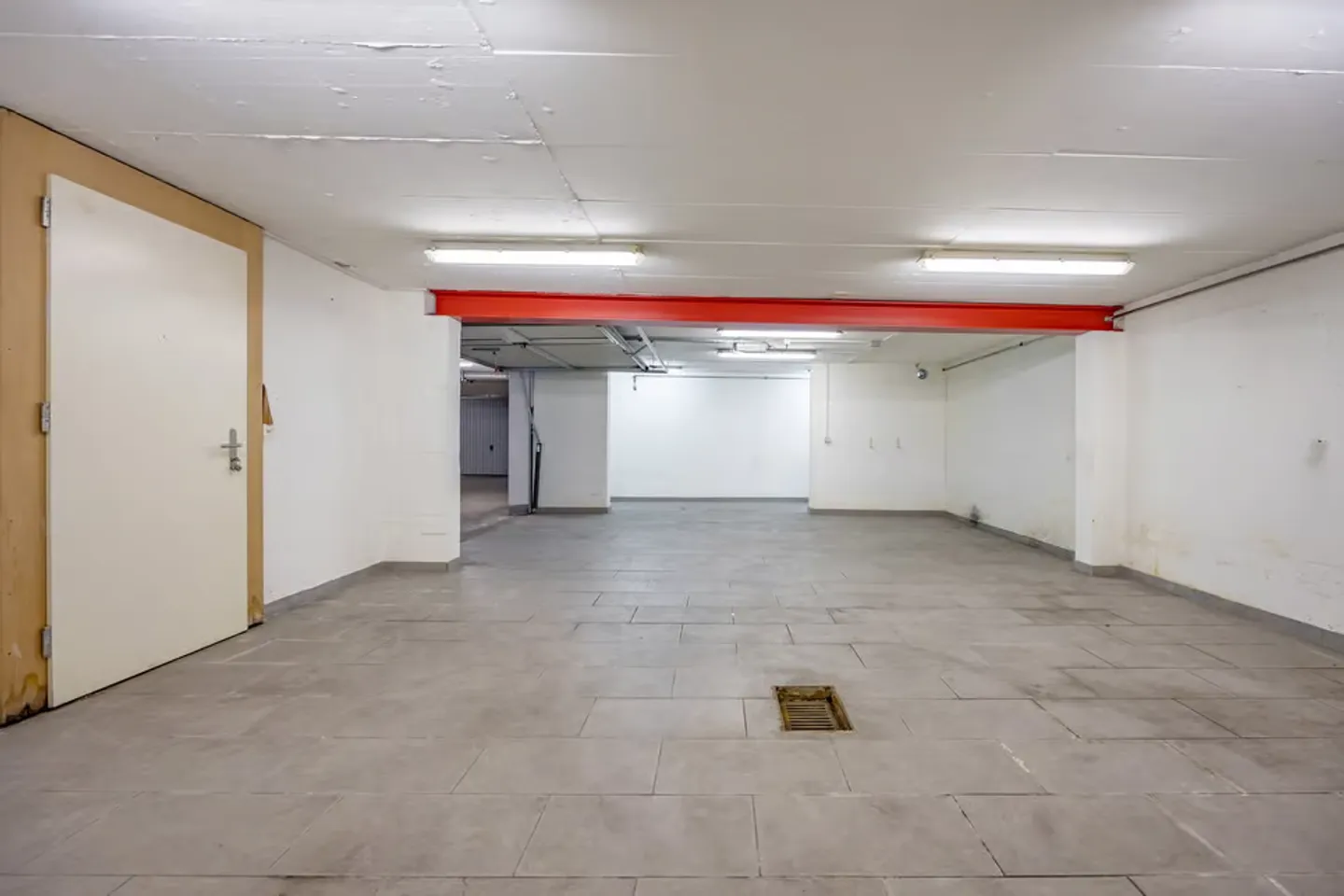Large Garage in a Central Location in Visp - Photo 3 of 6