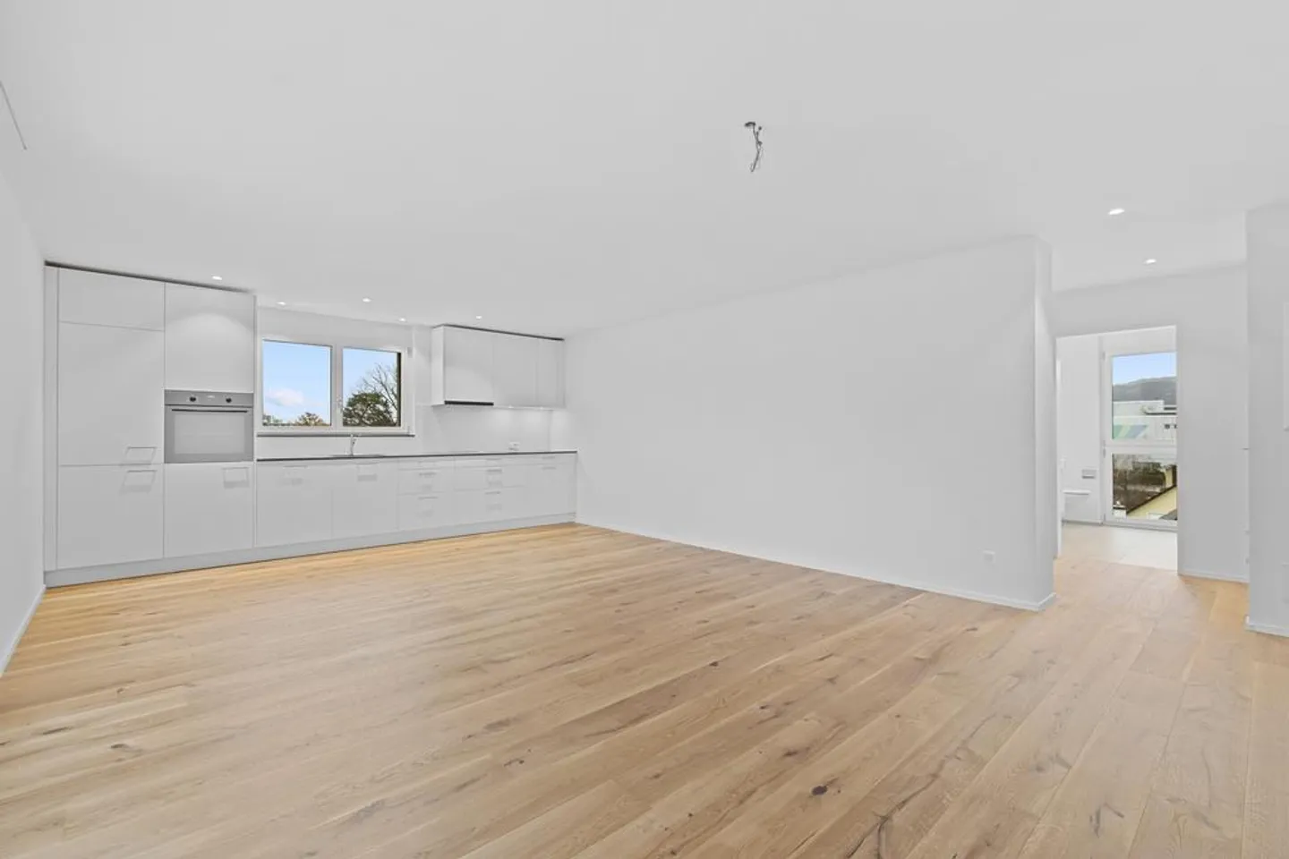 Appartement lumineux de 2.5 pièces avec balcon - Photo 3 sur 7