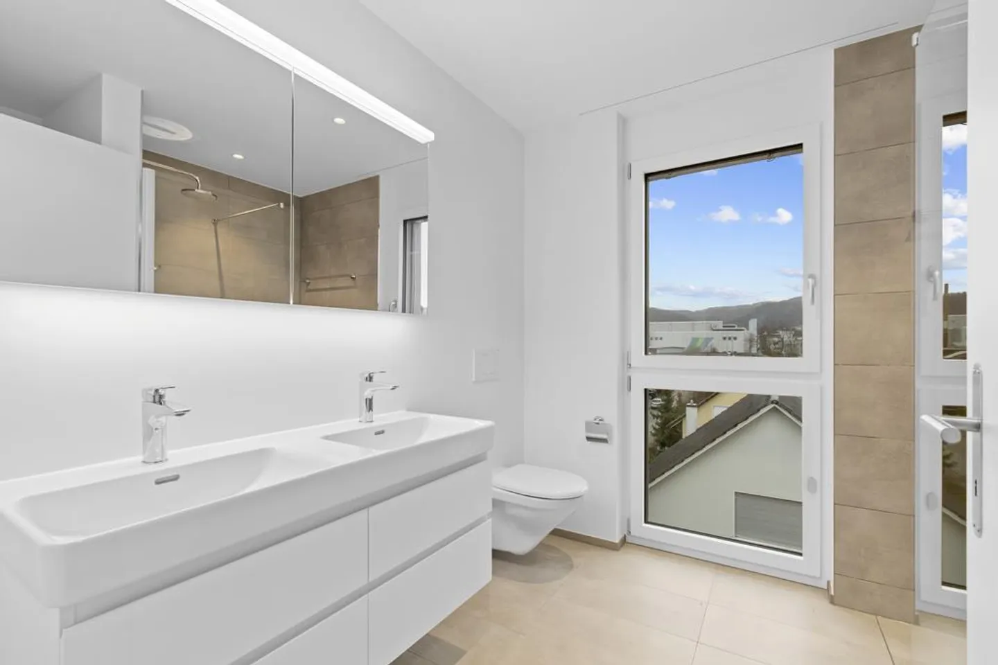 Appartement lumineux de 2.5 pièces avec balcon - Photo 5 sur 7