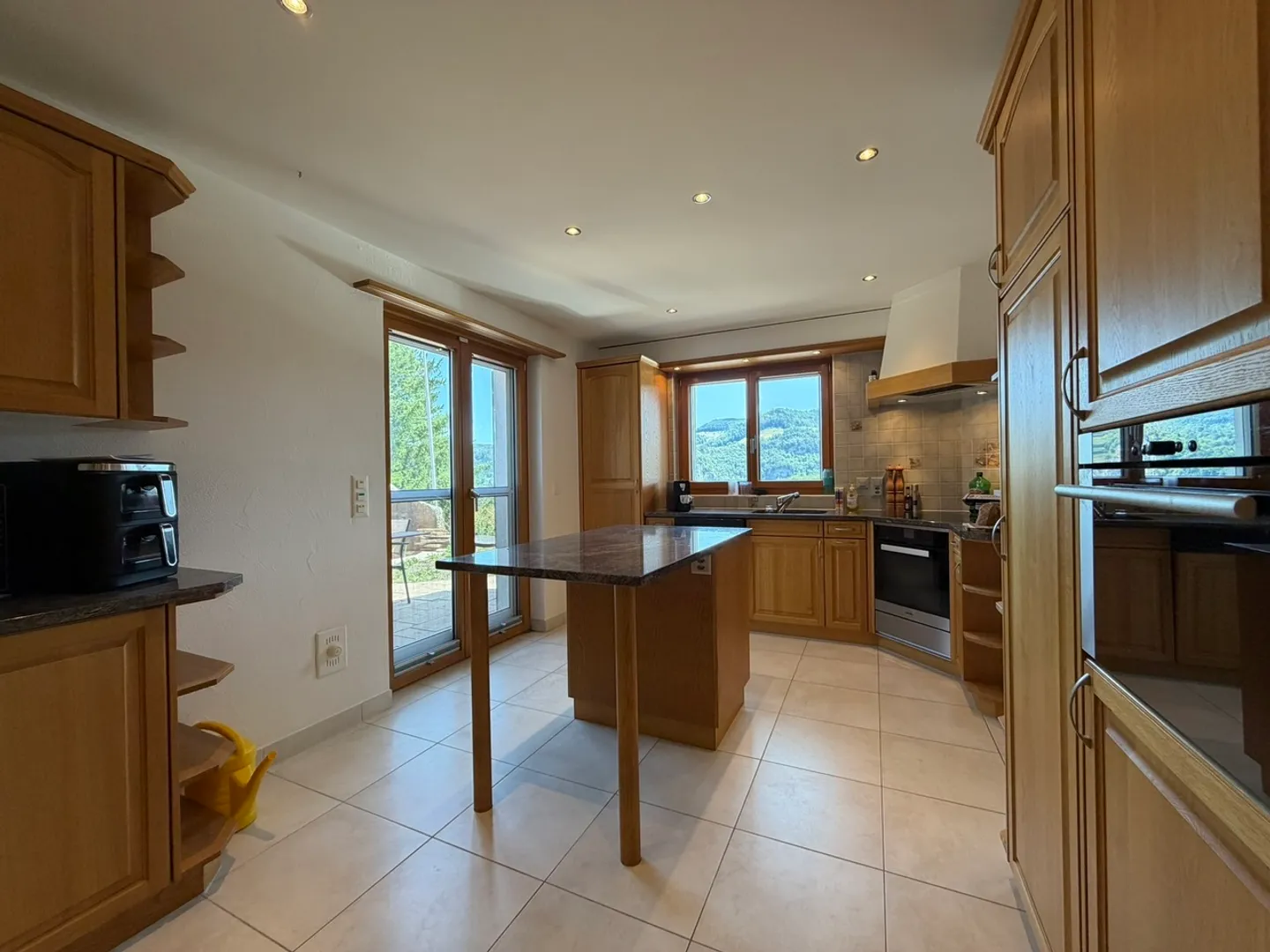Casa unifamiliare di 7,5 stanze con vista mozzafiato e bel giardino - Foto 5 di 9