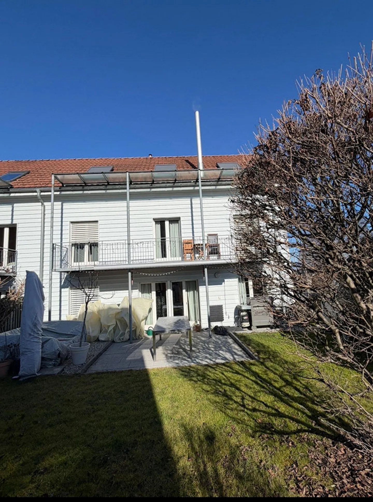 Maison individuelle ensoleillée avec garage souterrain - Photo 1 sur 16