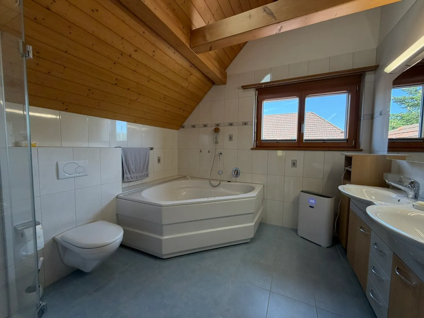 Casa unifamiliare di 7,5 stanze con vista mozzafiato e bel giardino - Foto 6 di 9