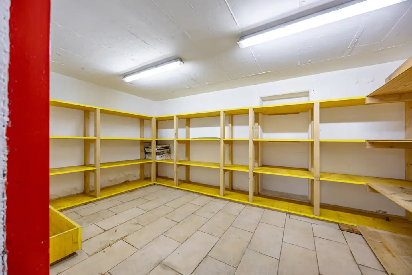 Large Garage in a Central Location in Visp - Photo 5 of 6