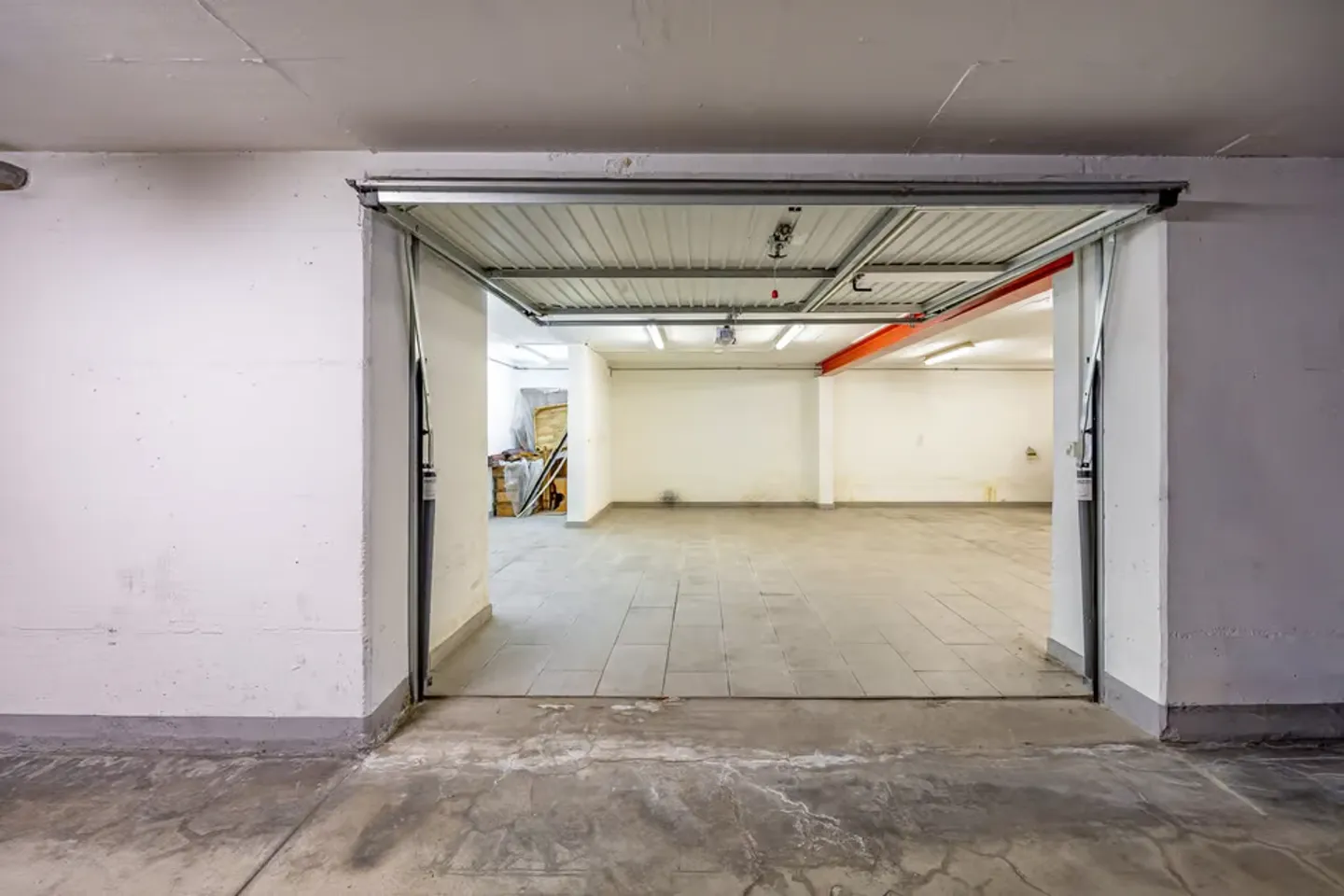 Large Garage in a Central Location in Visp - Photo 6 of 6