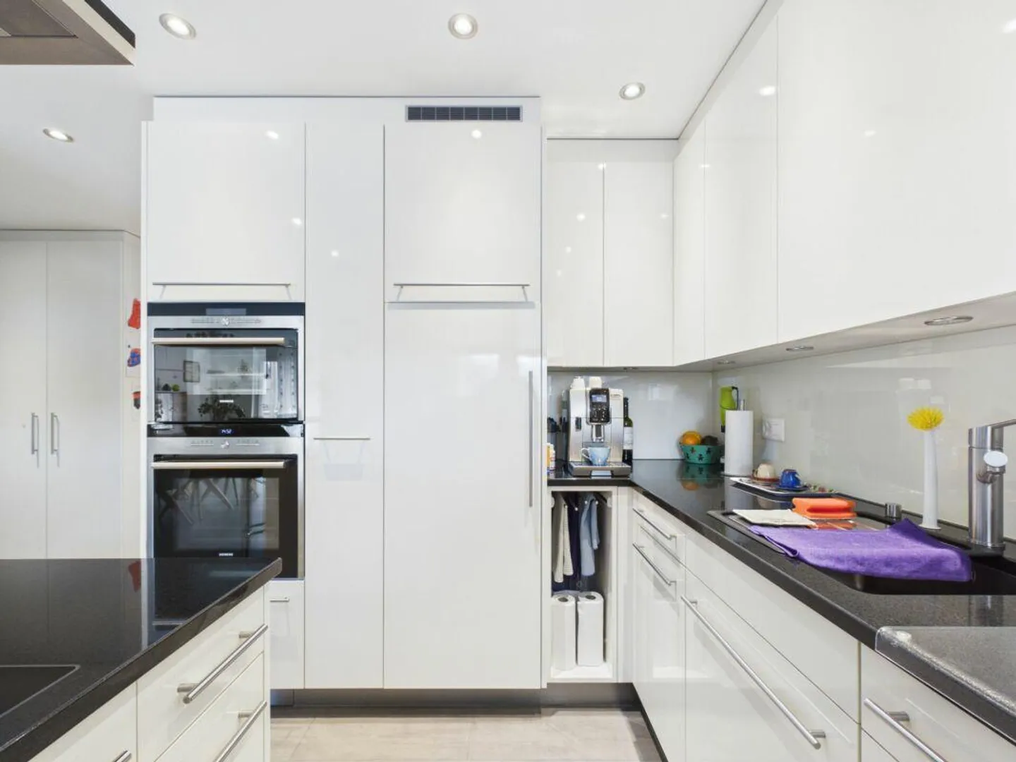 Appartamento di Design Spazioso con Balconi - Foto 7 di 16