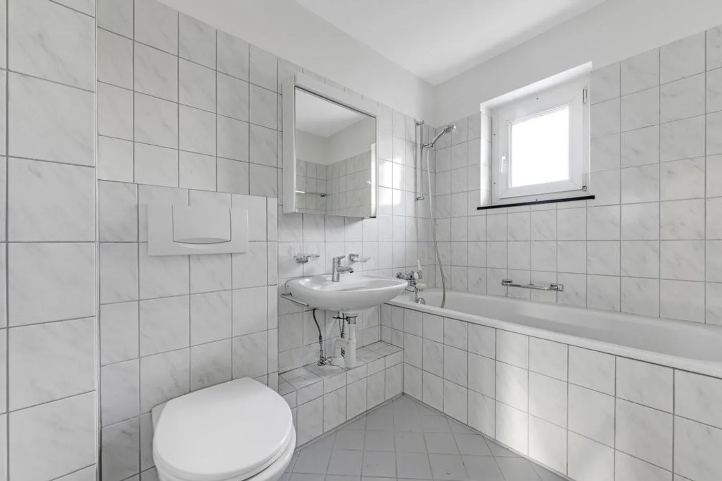 Apartment in a Sunny Location near Wittenbach Train Station - Photo 5 of 8